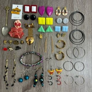 Huge Lot Of Vintage Earrings & Pins Brooch Costume Jewelry